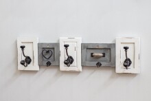 Wandgarderobe >Erna< in vintage aus Massivholz, Metall - 67x18x11cm (BxHxT)