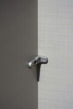 Kleiderschrank >Kalindi I< in Weiß Beton lichtgrau - 90x198x58cm (BxHxT)