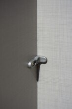 Kleiderschrank >Kalindi II< in Plankeneiche Graphit - 135x198x58cm (BxHxT)