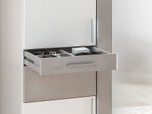 Kleiderschrank >Kalindi II< in Weiß Beton lichtgrau - 135x198x58cm (BxHxT)