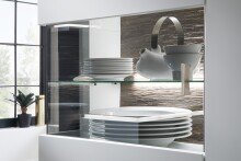 Glasvitrine >Bello< in Weiß matt aus Holzwerkstoff - 50x208x37cm (BxHxT)