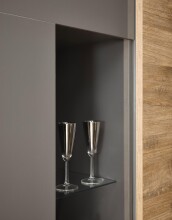 Standvitrine >POSITANO< (B/H/T: 121x168x44 cm) in dunkelgrau