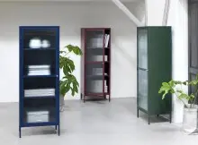 Vitrine >BRONCO< (B/H/T: 58x160x40 cm) in rot aus Metall - 58x160x40cm (BxHxT)