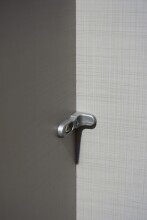 Kleiderschrank >KAERNTEN< (BxHxT: 135x199x58 cm) in WEISS + HIRNHOLZ-NB