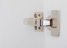 Kleiderschrank >Isny< (B/H/T 197 x 198 x 60 cm) in weiß - 197x198x60 (BxHxT)