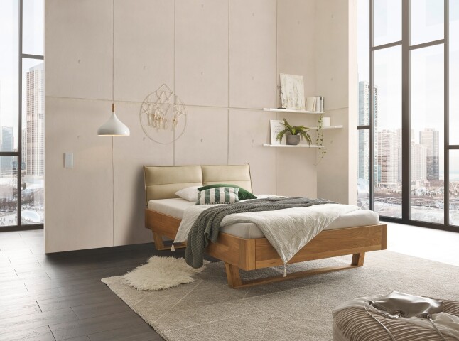 TJARK Modernes Massivholzbett 140x200 - Komfortables & hochwertiges Balkenbett mit gepolstertem Kopfteil - 146 x 89 x 219 cm (B/H/T)