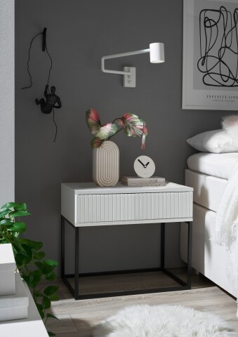 MARLE Nachttisch in Weiß - Moderner Nachtschrank mit Schublade und schwarzem Metallgestell - 60 x 52 x 38,5 cm (B/H/T)