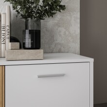 Sideboard >QUADRO 2< mit 5 Türen und 2 Schubladen, in Weiss / Lamela Eiche Dekor - 138,2x95,1x40cm (BxHxT)