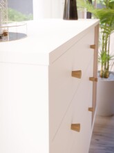 Sideboard >Harllson< 2 Schubladen, 1 Tür, 1 Klappe, in Weiss / Mauvella Eiche Dekor - 124,5x86,5x41,5cm (BxHxT)
