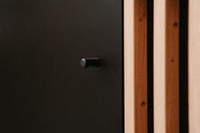 Kommode >Monza< 2 Türen, 2 Böden, 3D-Lamellen-Optik, in schwarz / Dekor Artisan Eiche - 80x90x40cm (BxHxT)