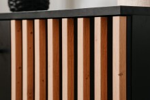 Lowboard >Monza< 1 Türe, 2 Schubladen, 2 Fächer, Kabeldurchlass, 3D-Lamellen-Optik, in schwarz / Dekor Artisan Eiche - 138x49x40cm (BxHxT)