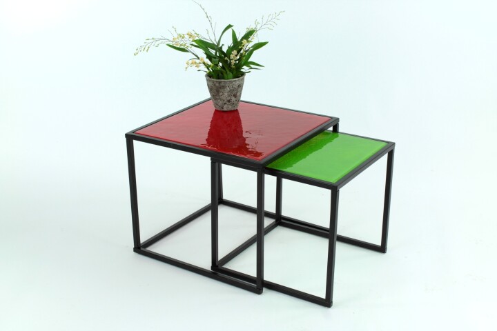 Beistelltisch >2/052-80.35< (2er Set) in Rot / Grün, Gußglas, Metall schwarz - 45x47x45 (BxHxT)