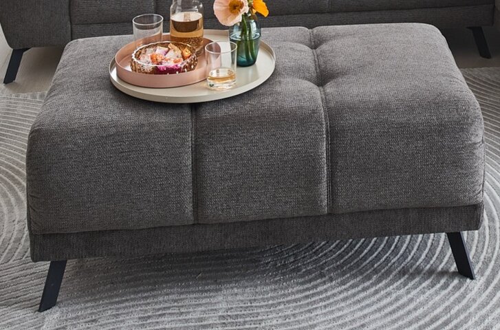 Polsterhocker >Aldous< Waffelsteppung, Stoff beschichtet, dunkelgrau - 103x43x62 (BxHxT)