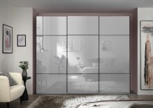Schwebetürenschrank >Minda< in Weiß, Melamin + Glas - 270x225x62cm (BxHxT)