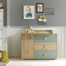 Wickelkommode >Birta< 3 Schübe, 1 Tür, Artisan Eiche Dekor /Salbei - 120x99,3x77,6cm (BxHxT)