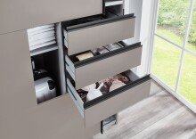 Schlafzimmer-Set >Tilburg< (5tlg.) Bett 188x92x210cm, Schrank, Kommoden, Saharagrau / Grafit