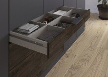 Drehtürenschrank >Koda< in grau metallic / Atlantic Oak dunkel, Holzwerkstoff