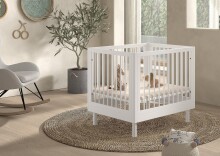 Babybett >Buche massiv< in weiß lackiert, Buche massiv - 99x88x79cm (BxHxT)