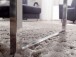 Couchtisch >GUNA< in Akazie, Massivholz / Metall verchromt - 120x40x60cm (BxHxT)