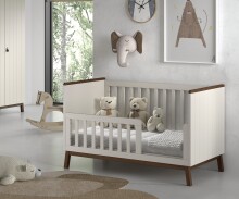 Babybett >Sezane< in Clay/Kiefer Nussbaum, MDF und Kiefer - 145x85x76cm (BxHxT)