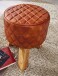 Sitzhocker >WL6.090< in Braun, Echtleder / Massivholz - 46x35cm (HxD)