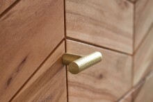 Kommode >WL6.161< in Akazie, Massivholz / Metall - 90x86x40cm (BxHxT)