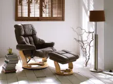 Relaxsessel >Carl I< mit Hocker, bis 130 kg belastbar, drehbarer Fernsehsessel mit Liegefunktion, Echtleder braun, Gestell Holz natur
